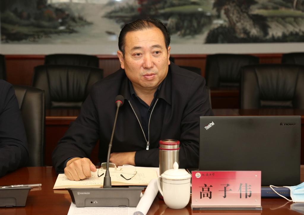 高子伟在讲话中对今年1月份以来各部门,各学院推进学科建设与科研工作