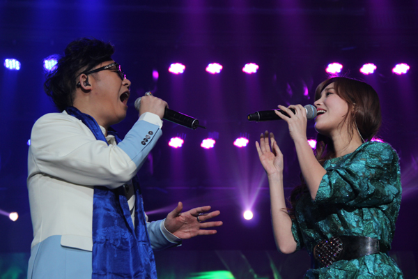 与金莎合唱
