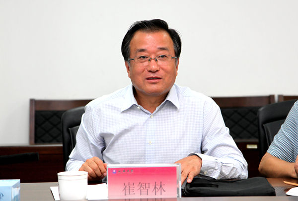 (崔智林校长介绍我校情况)